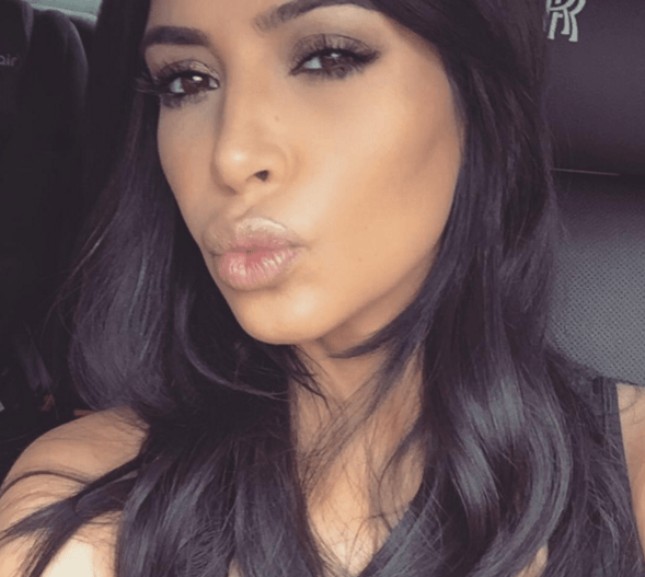 © Zeleb.es kim-kardashian-